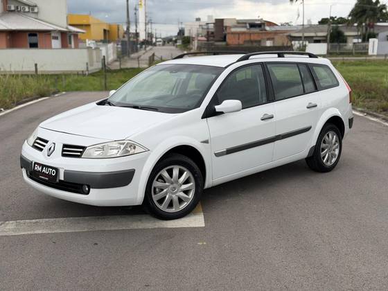 RENAULT MEGANE 1.6 DYNAMIQUE GRAND TOUR 16V FLEX 4P MANUAL RENAULT MEGANE 1.6 DYNAMIQUE GRAND TOUR 16V FLEX 4P MANUAL